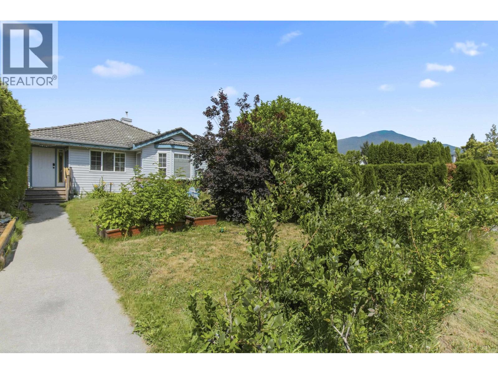 1827 MAMQUAM ROAD, Squamish