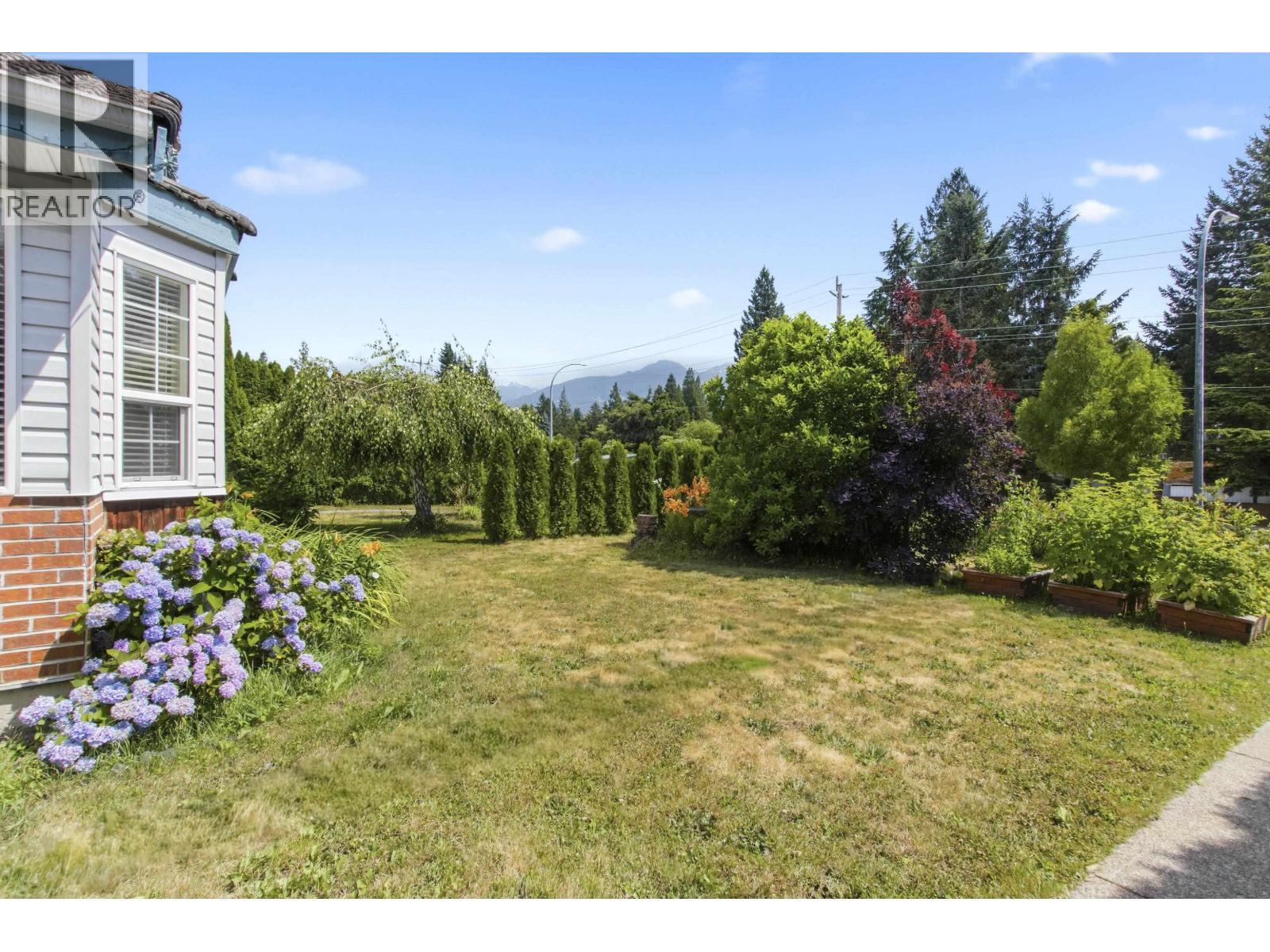 1827 MAMQUAM ROAD, Squamish