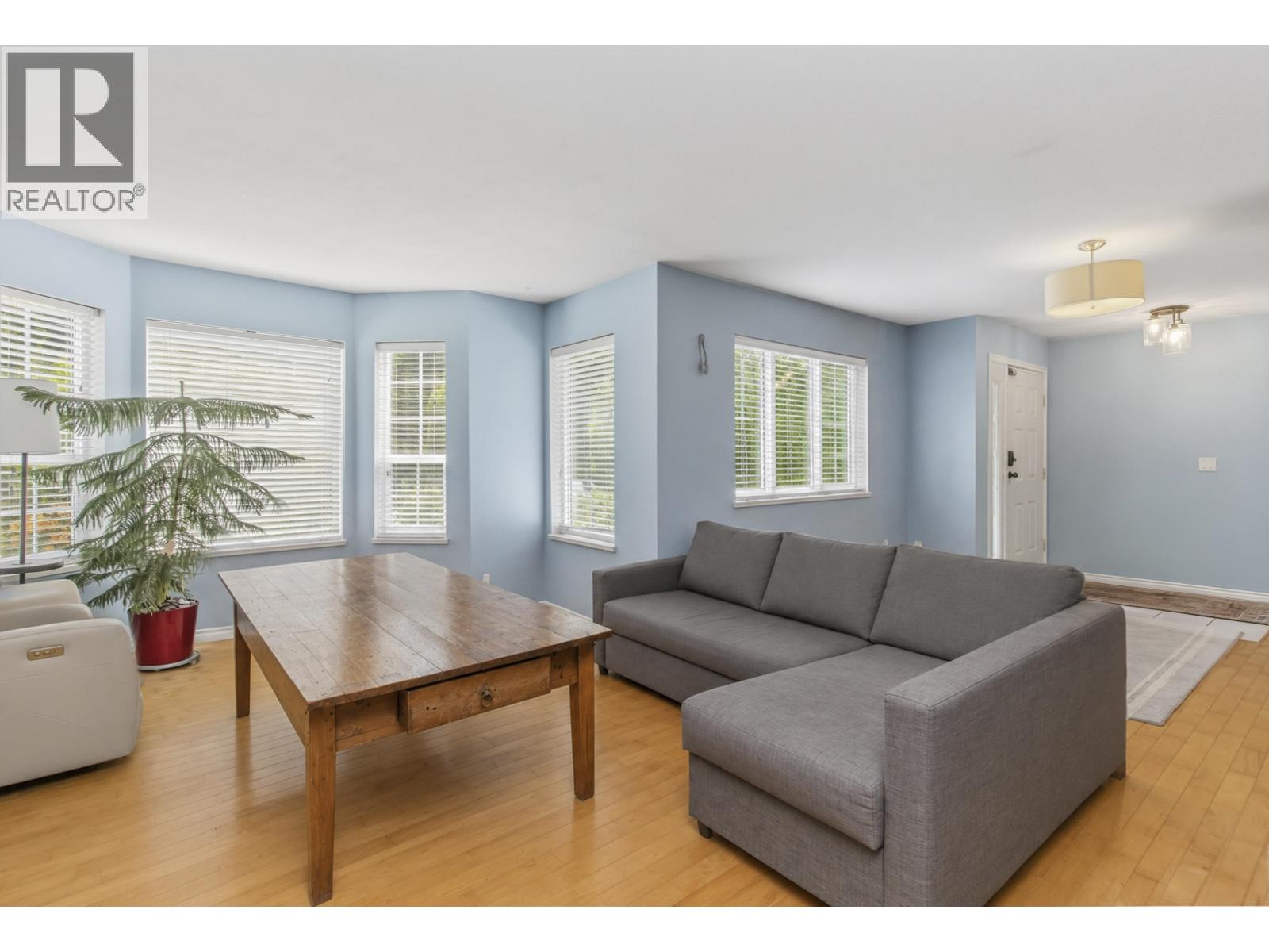 1827 MAMQUAM ROAD, Squamish