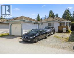 1827 Mamquam Road, Squamish, BC V0N1T0 Photo 11