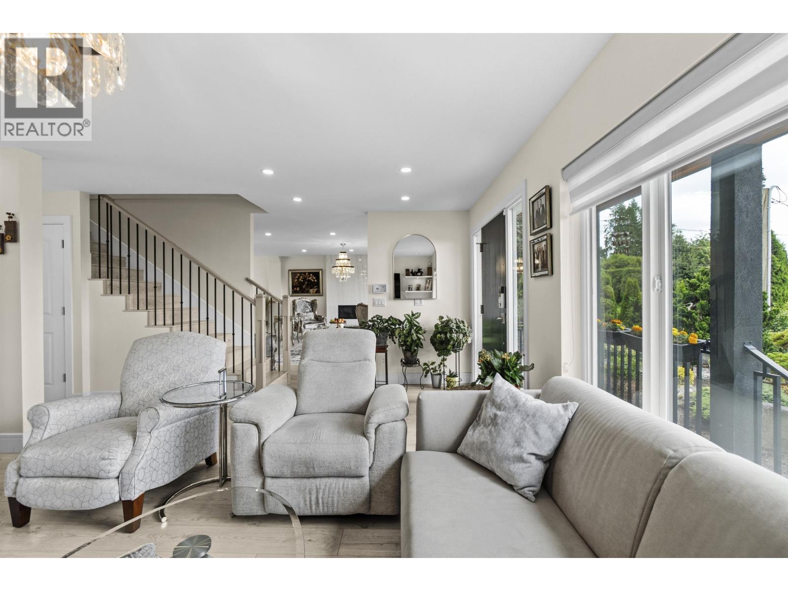 738 SYLVAN AVENUE, North Vancouver