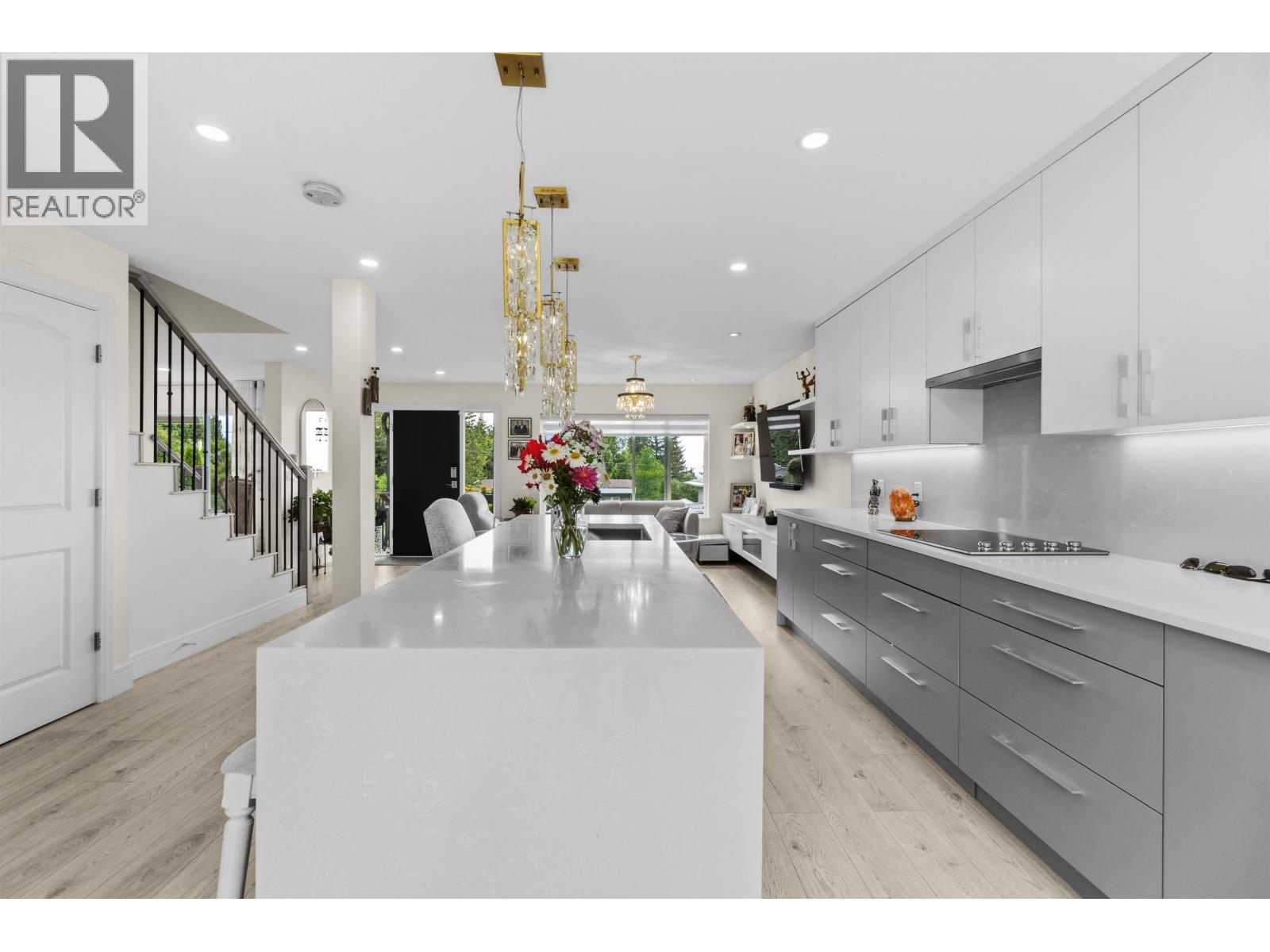 738 SYLVAN AVENUE, North Vancouver