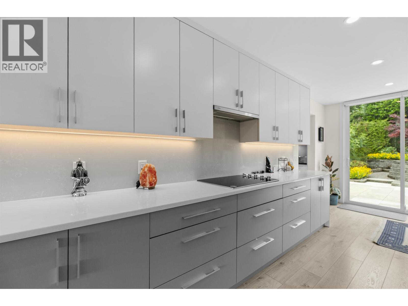 738 SYLVAN AVENUE, North Vancouver