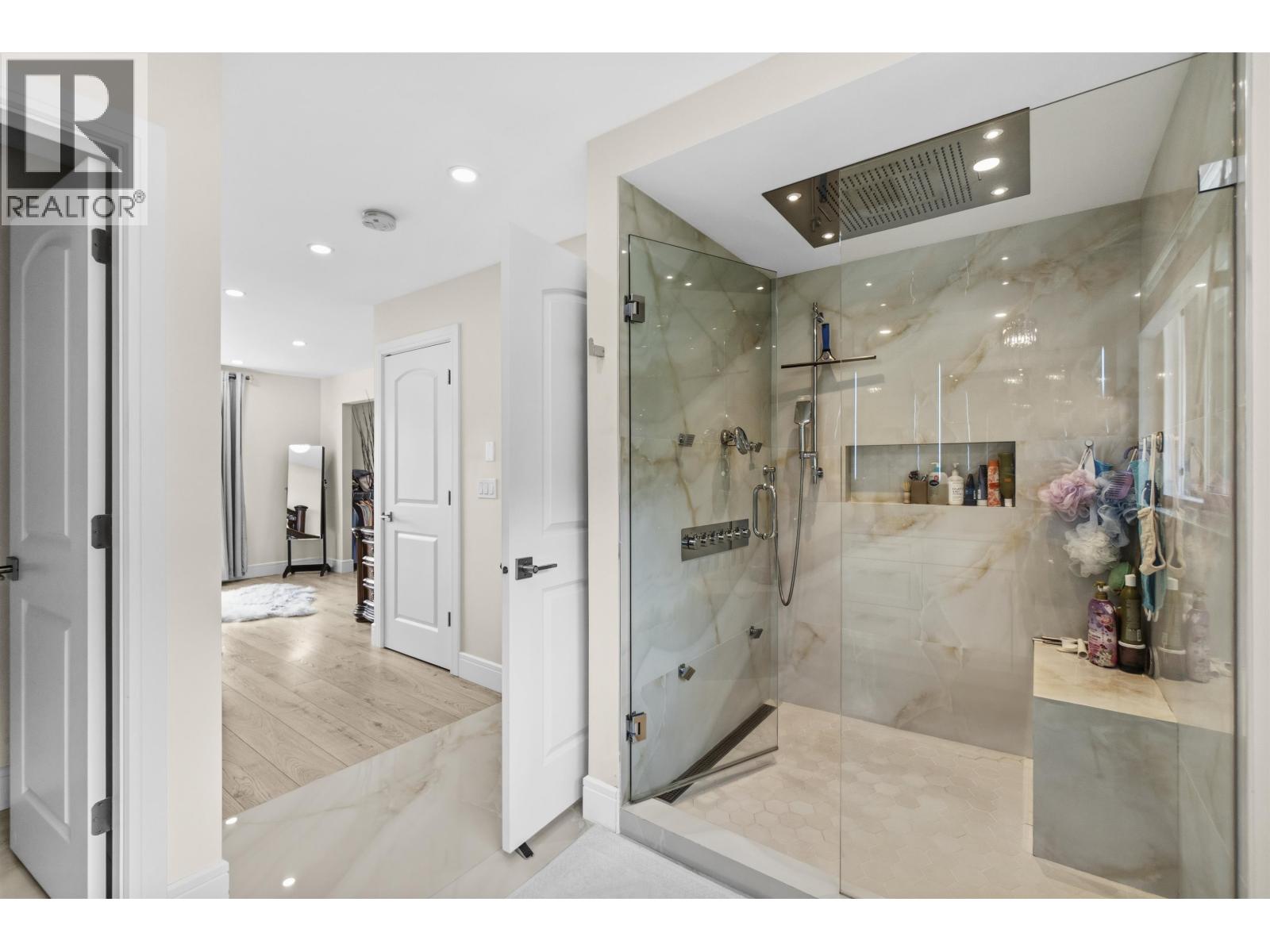 738 SYLVAN AVENUE, North Vancouver