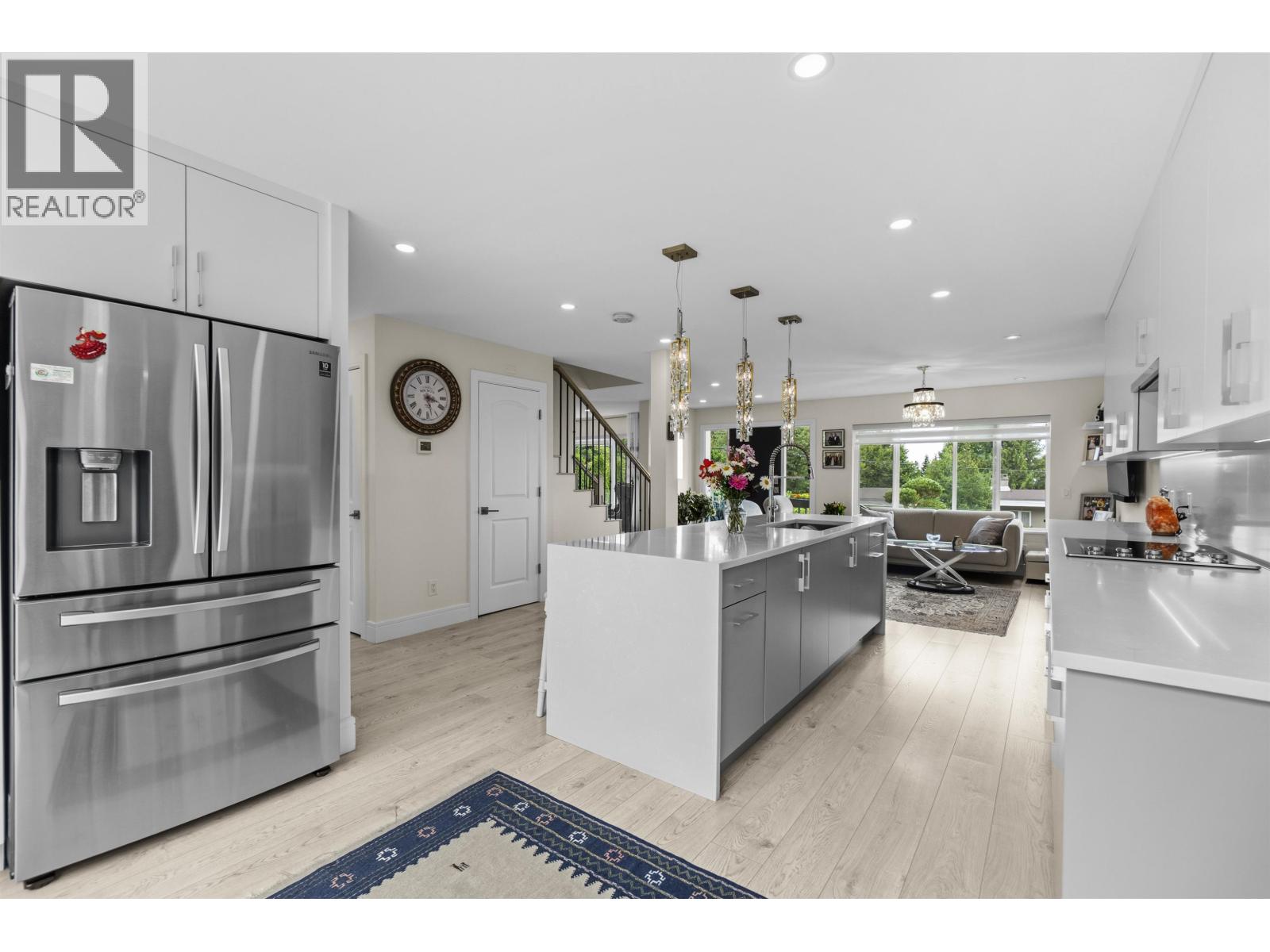 738 SYLVAN AVENUE, North Vancouver