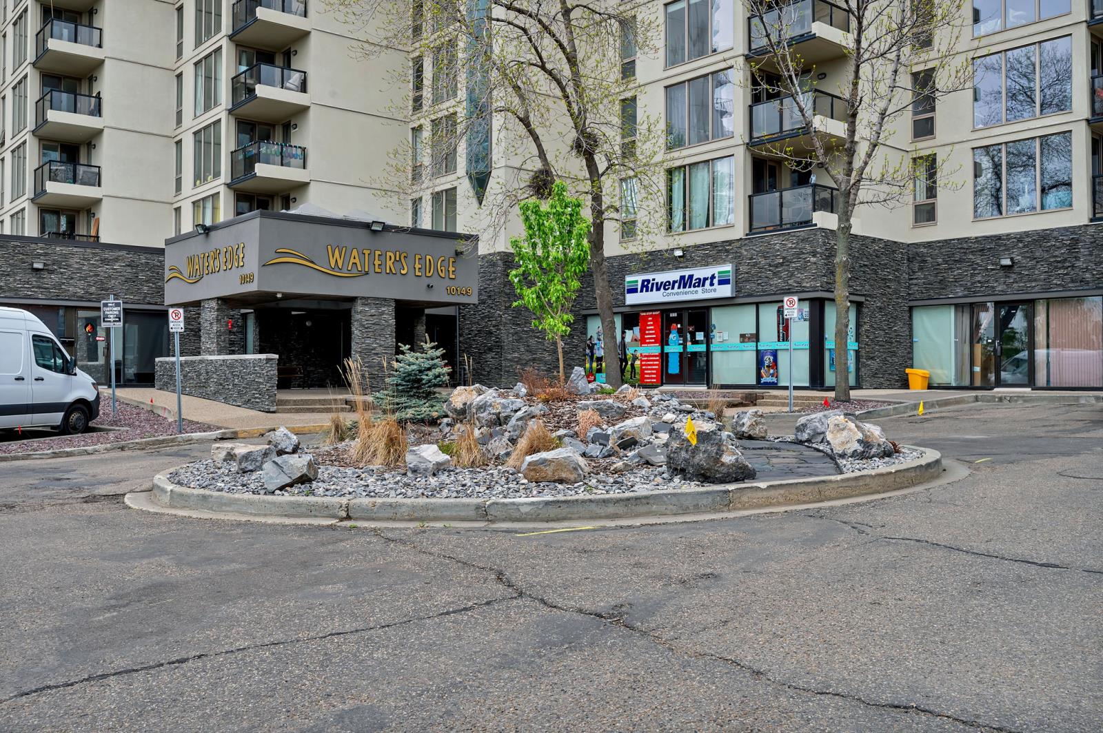 10151, 10153 Saskatchewan Dr NW, Edmonton — photo 2