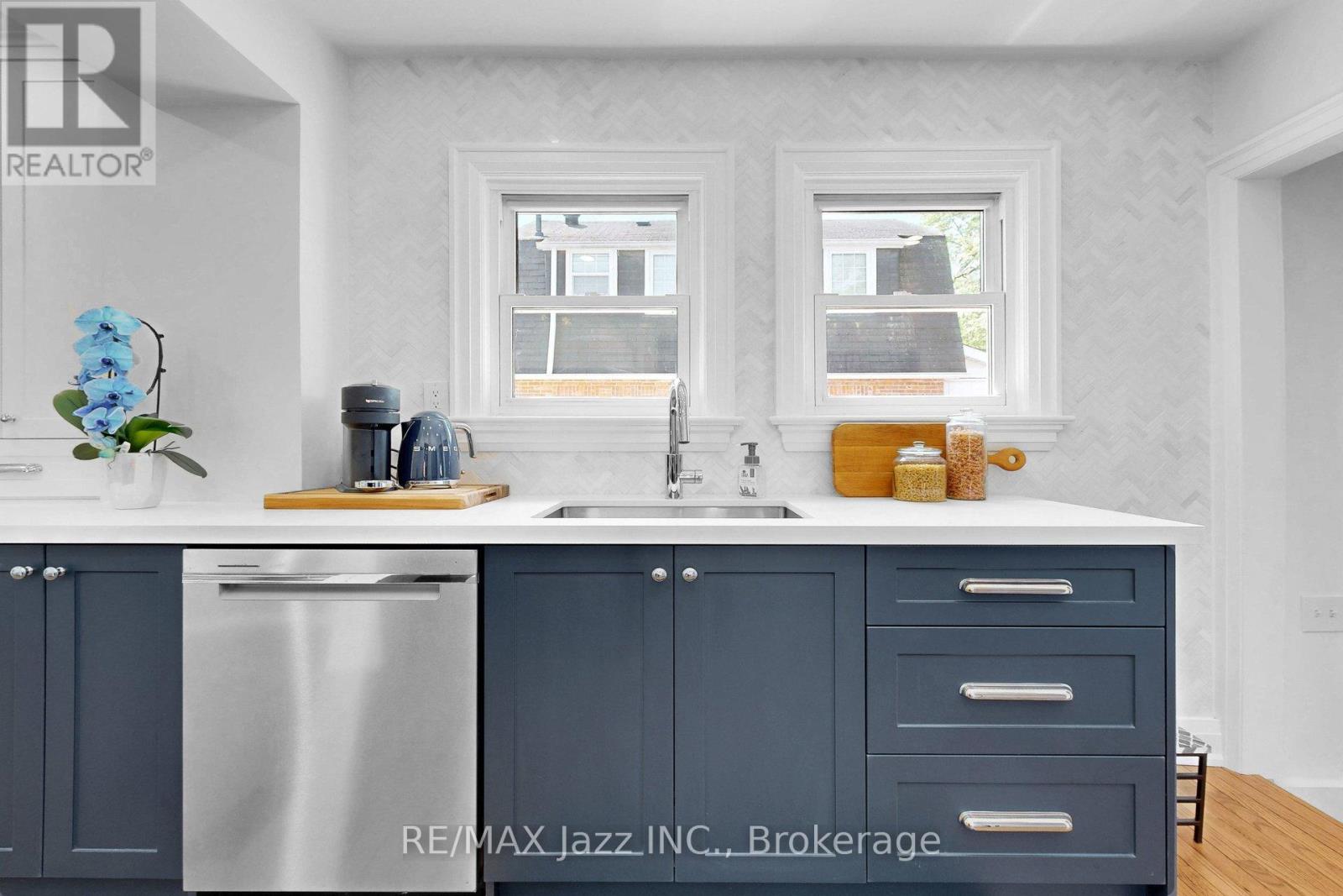 559 MASSON STREET - 10