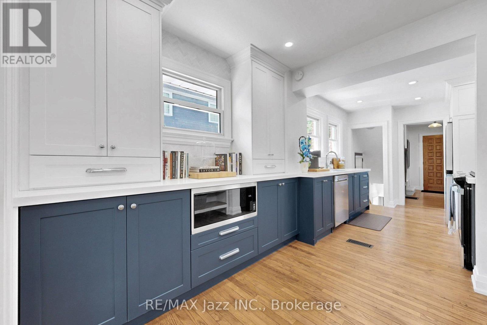559 MASSON STREET - 11