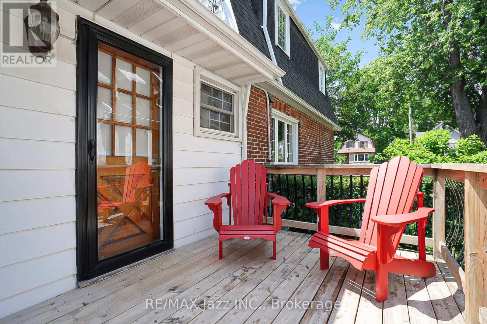 559 MASSON STREET - 18