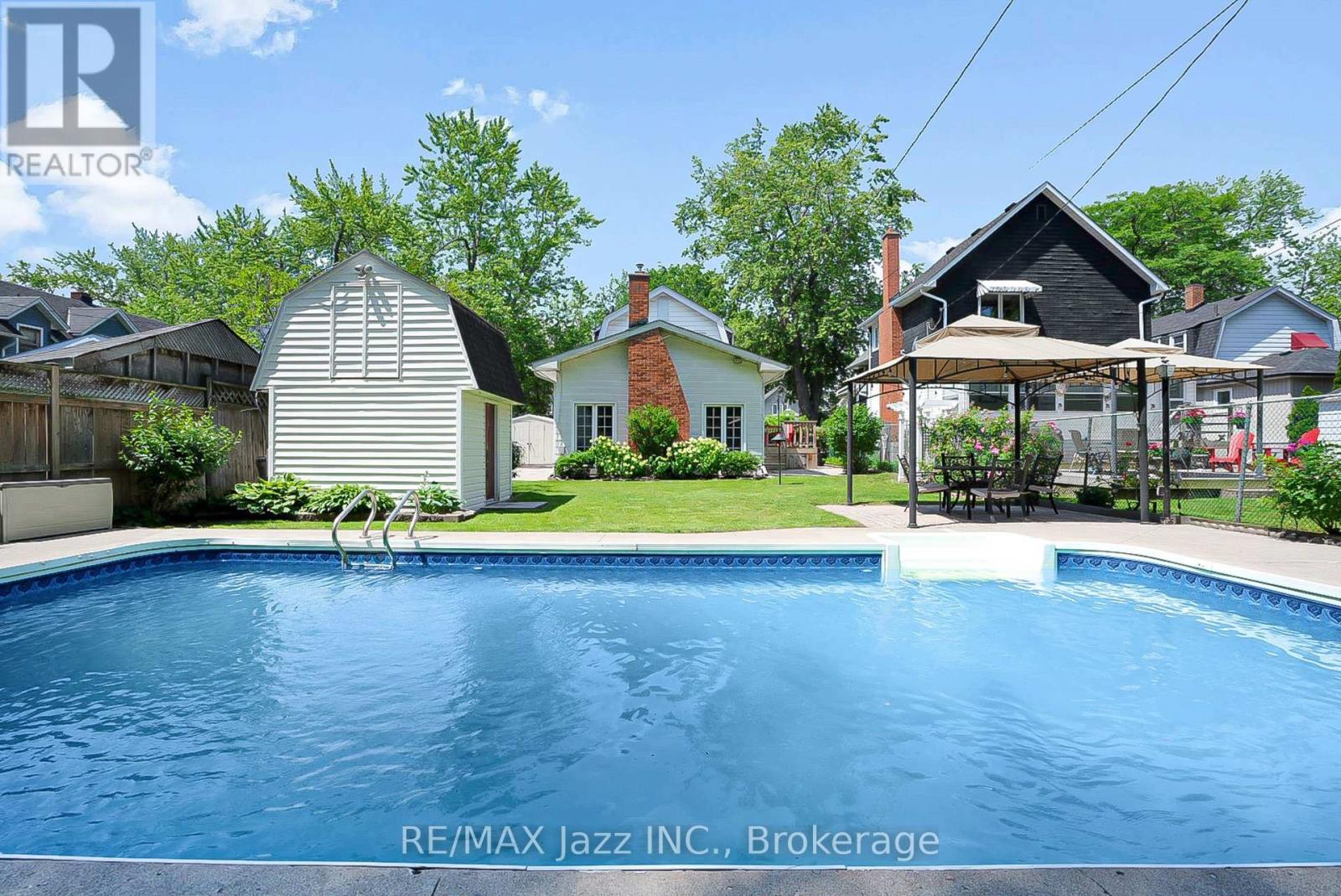 559 MASSON STREET - 21