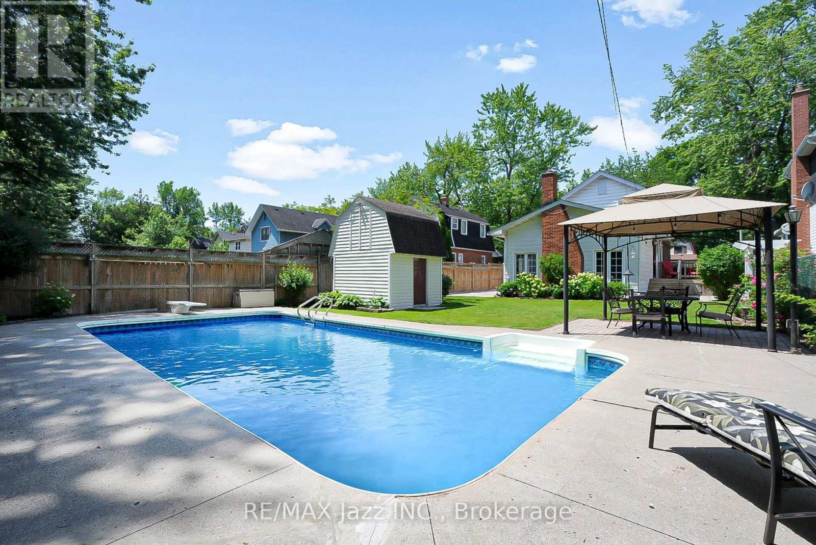 559 MASSON STREET - 22
