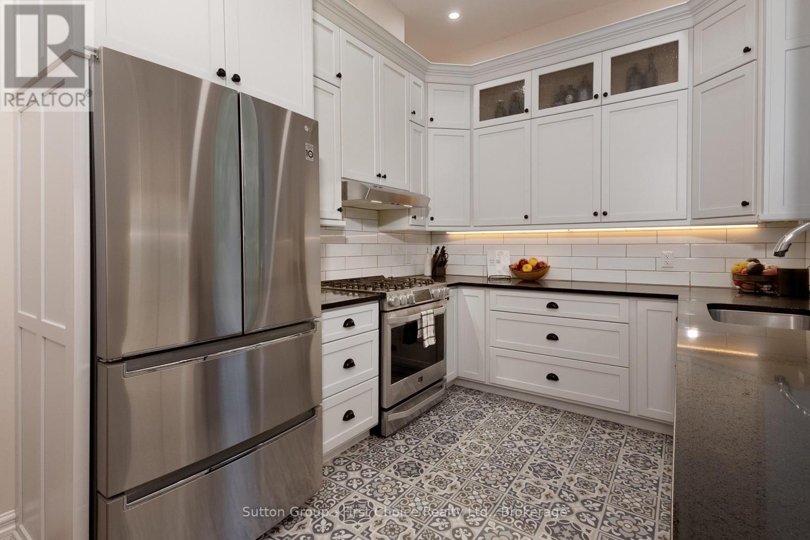 293 WELLINGTON STREET S - Image 11
