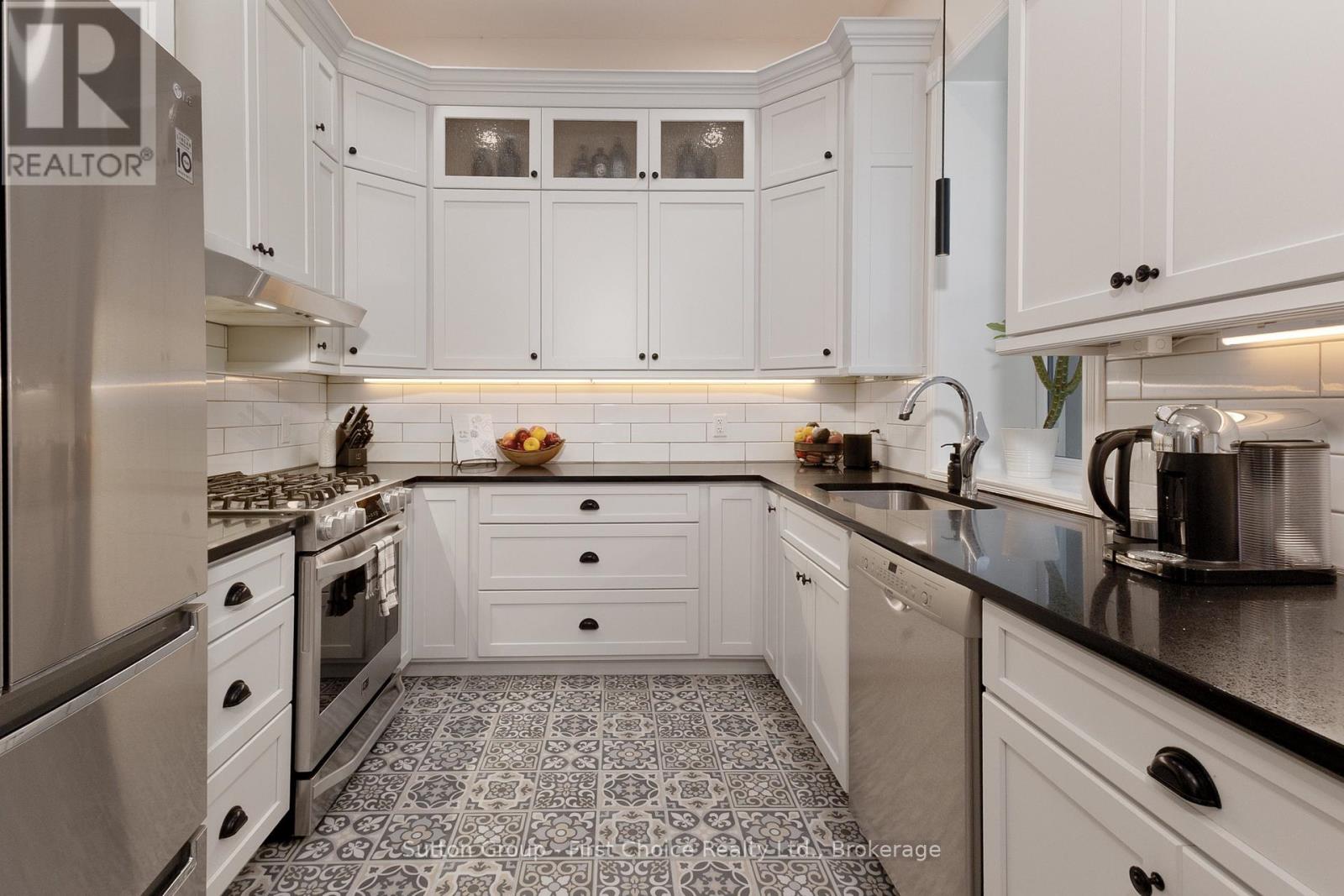 293 WELLINGTON STREET S - Image 13