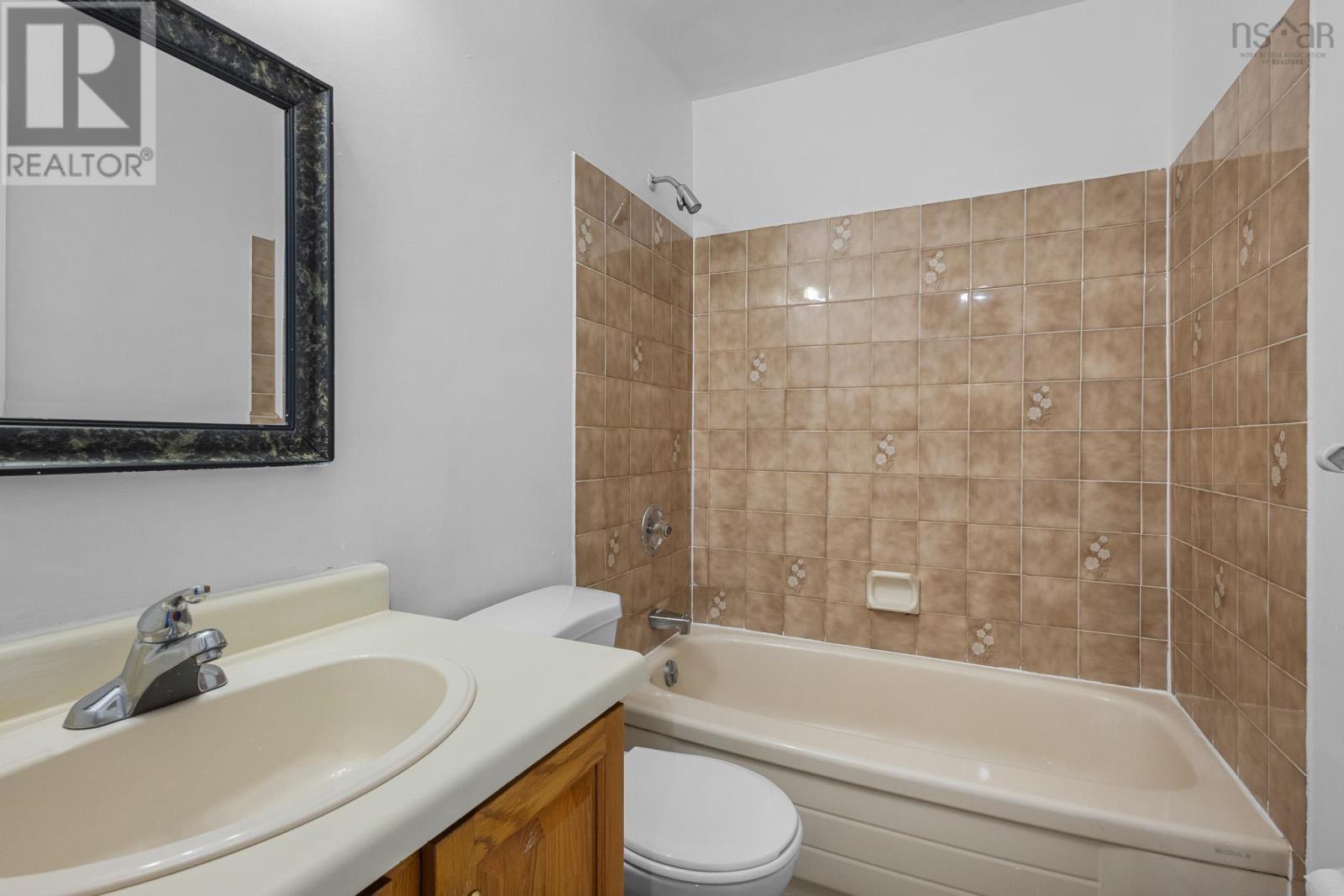 #303 131 Farnham Gate Road - 20