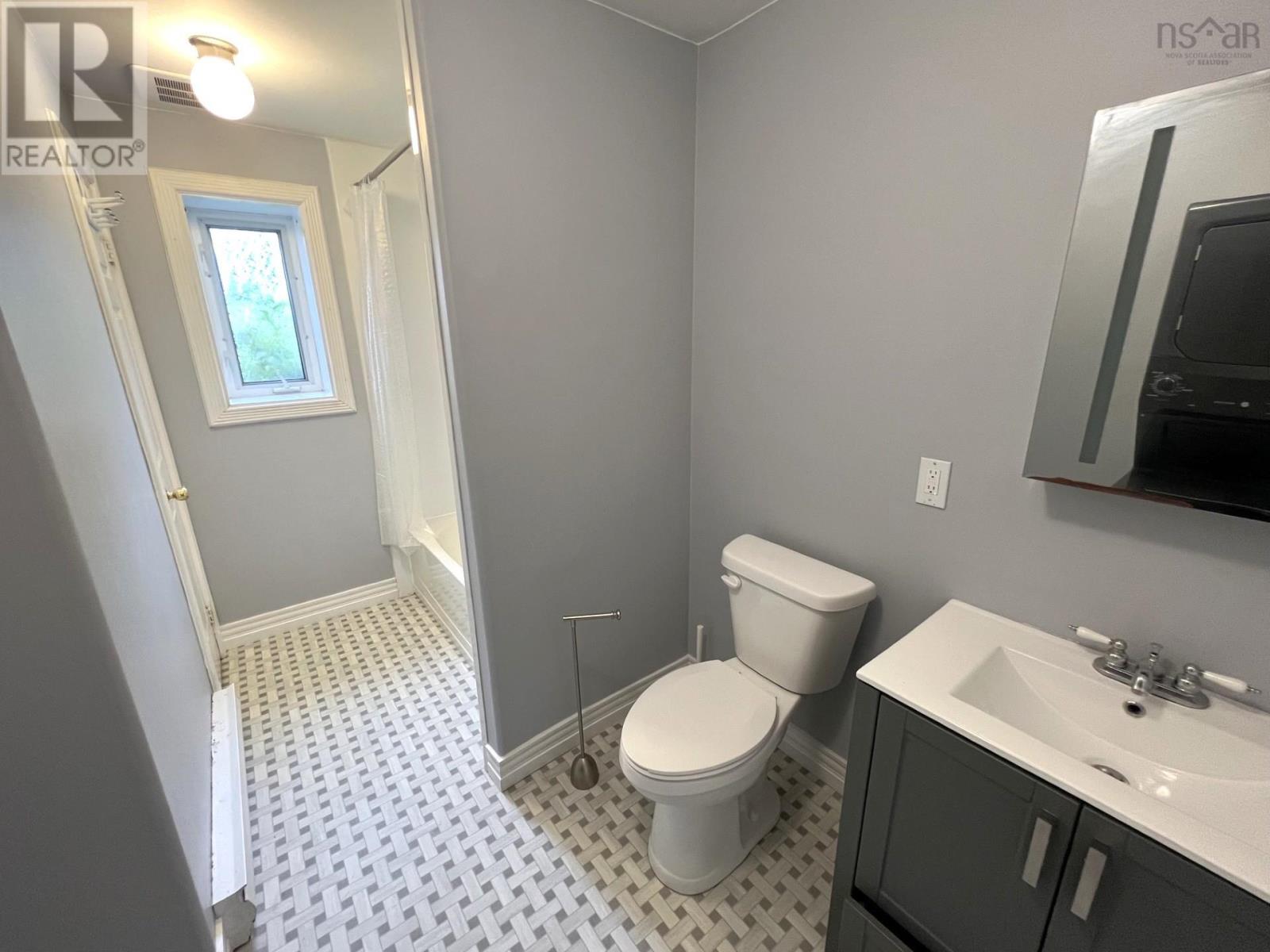 8 Iona Road - 36