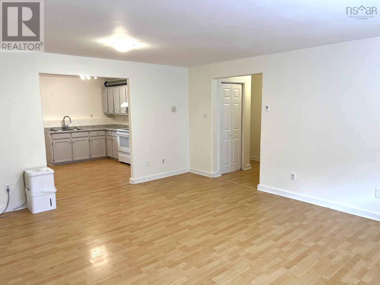 8 Iona Road - 33