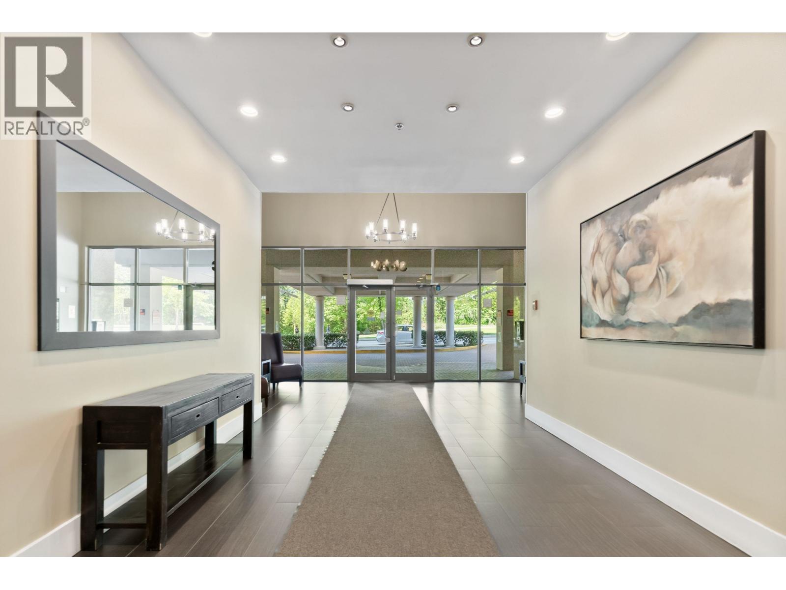801 3070 GUILDFORD WAY — photo 2