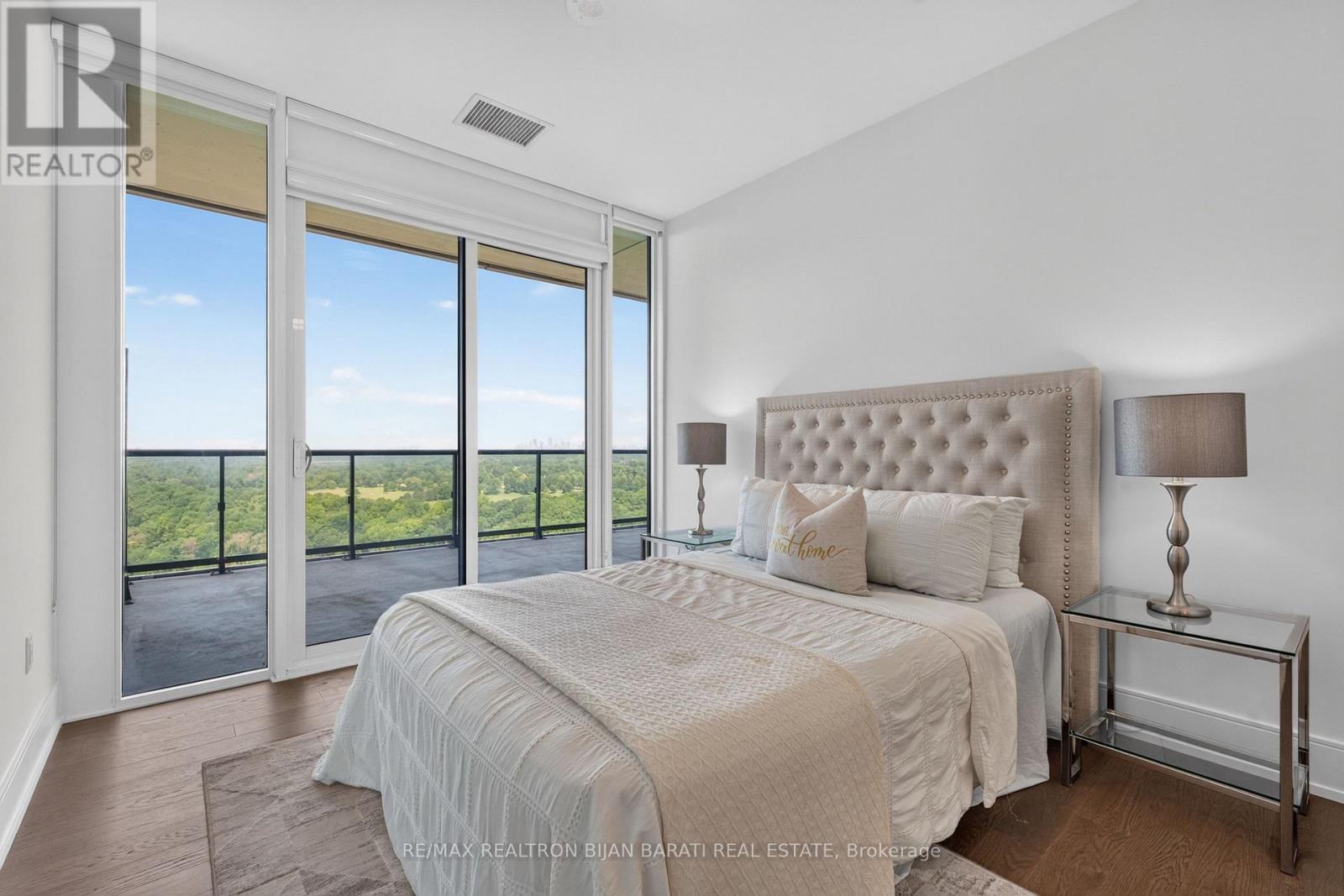 #1903 10 INN ON THE PARK DRIVE - Image 16