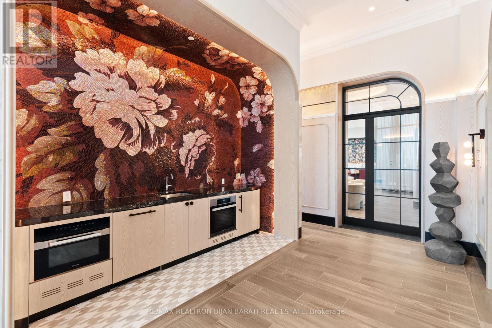 #1903 10 INN ON THE PARK DRIVE - Image 36