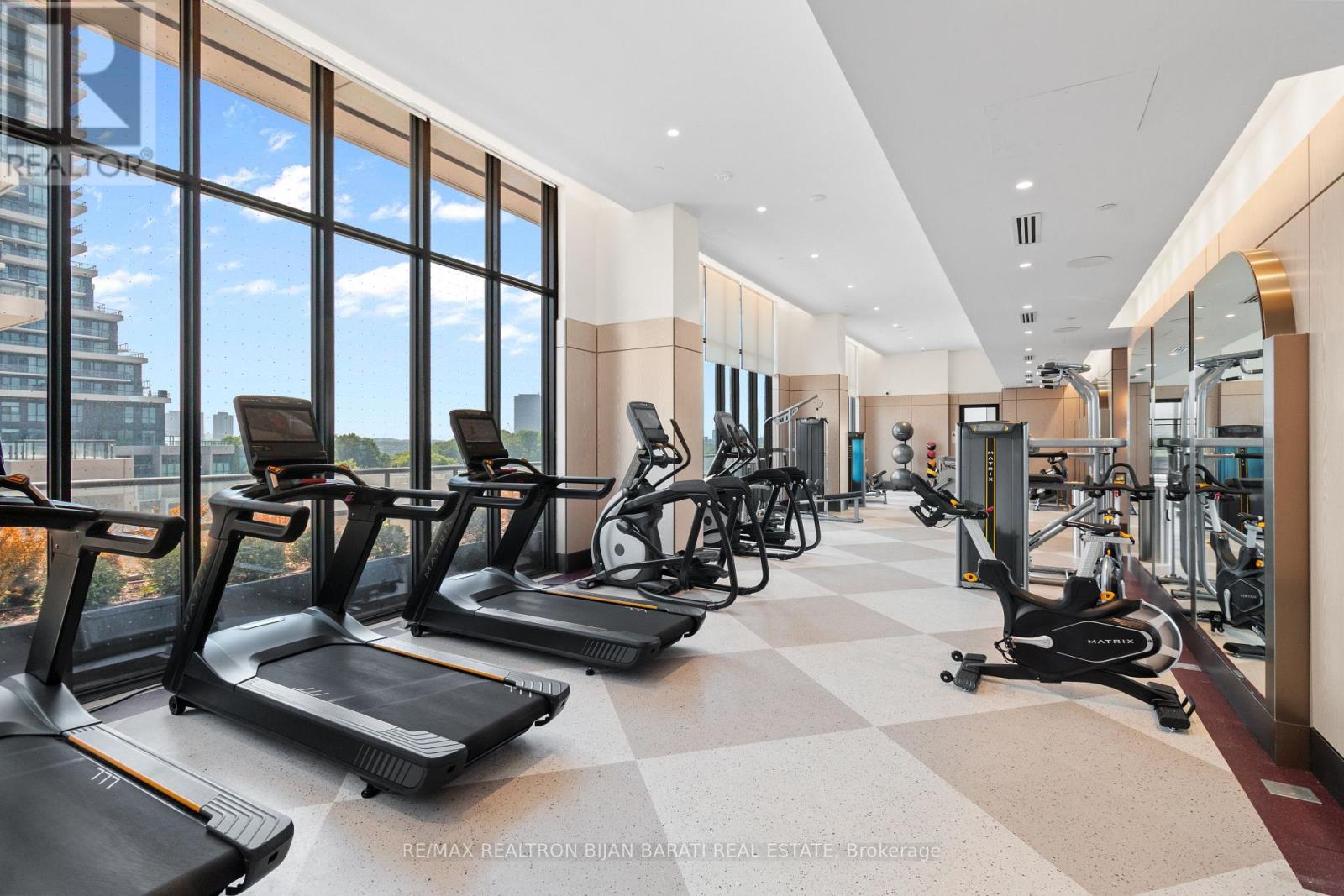 #1903 10 INN ON THE PARK DRIVE - 42