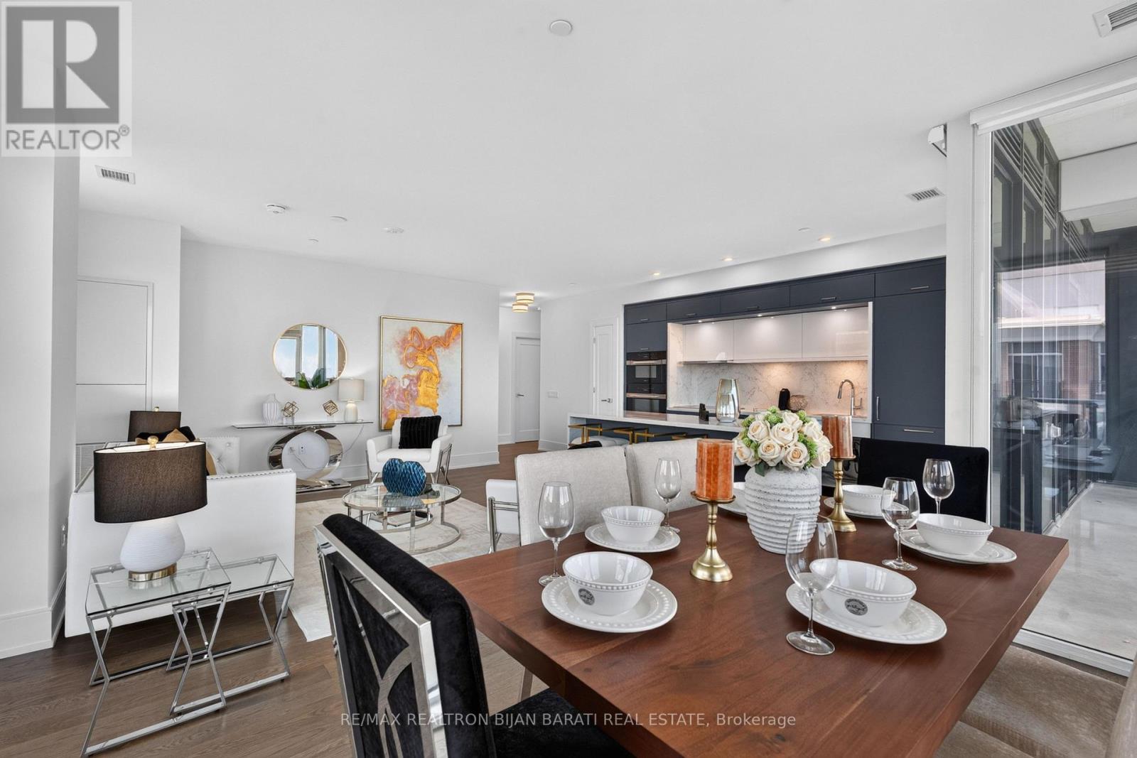 #1903 10 INN ON THE PARK DRIVE - Image 7