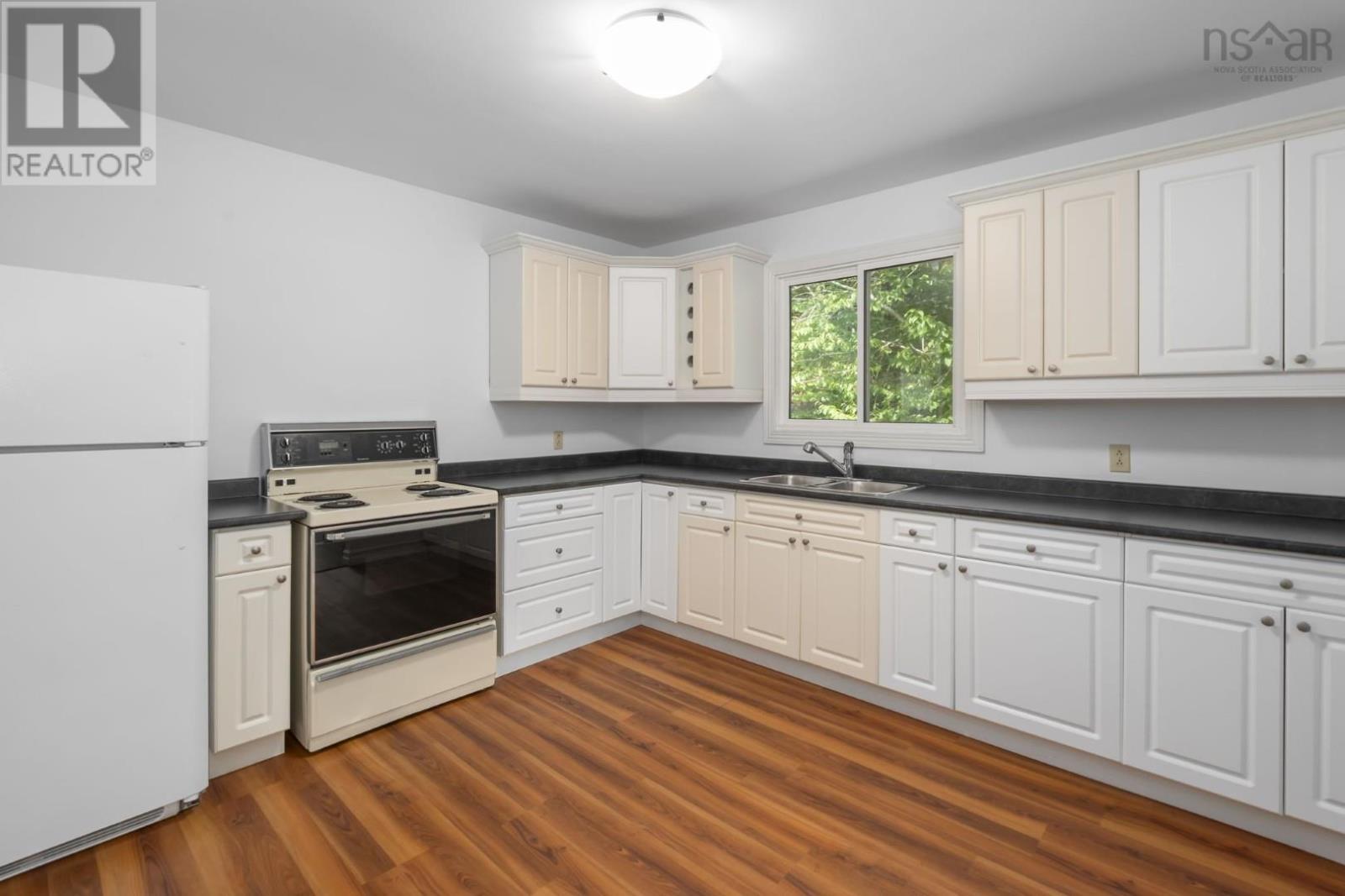 1 Silverside Drive - 12
