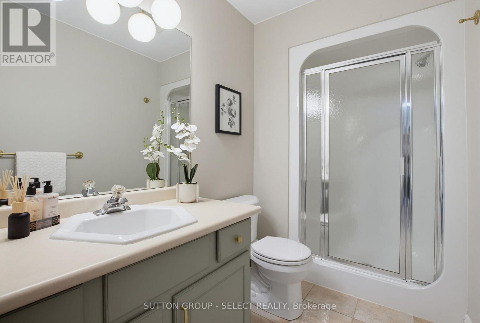 #28 40 QUINELLA DRIVE - 12