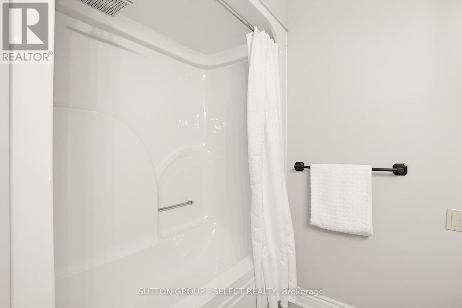 #28 40 QUINELLA DRIVE - 16