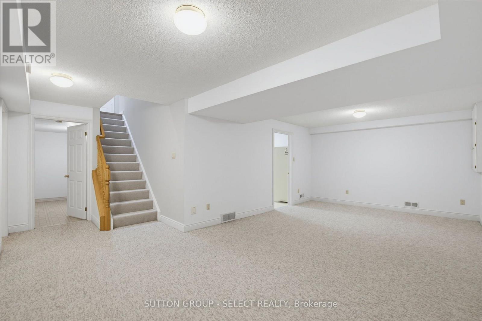 #28 40 QUINELLA DRIVE - 21