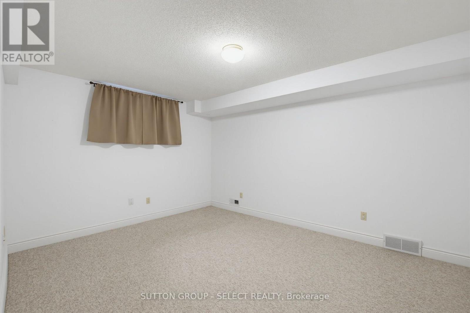 #28 40 QUINELLA DRIVE - 22