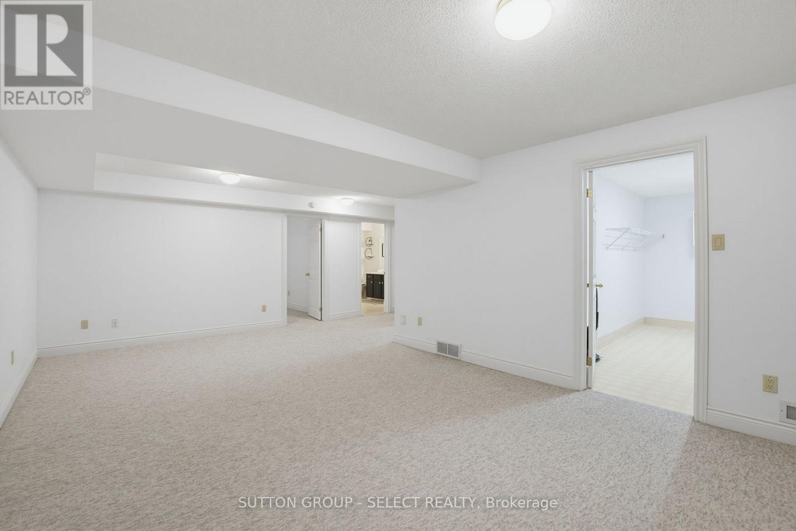 #28 40 QUINELLA DRIVE - 24