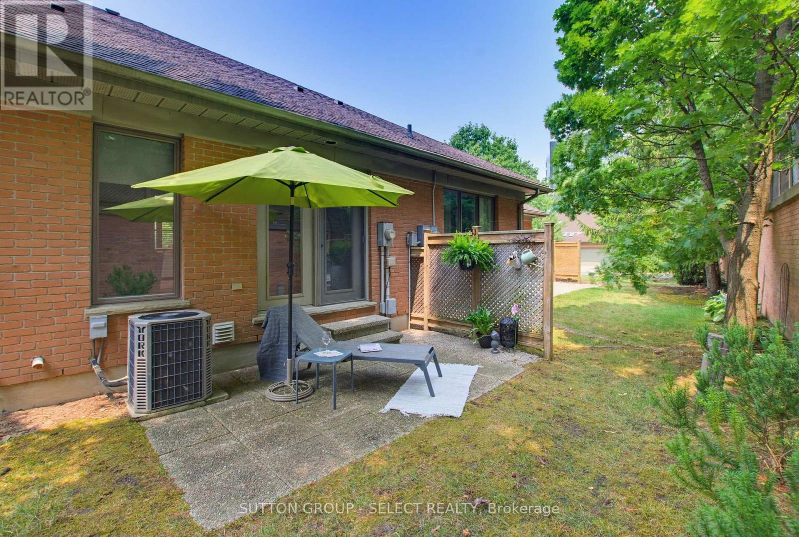 #28 40 QUINELLA DRIVE - 27