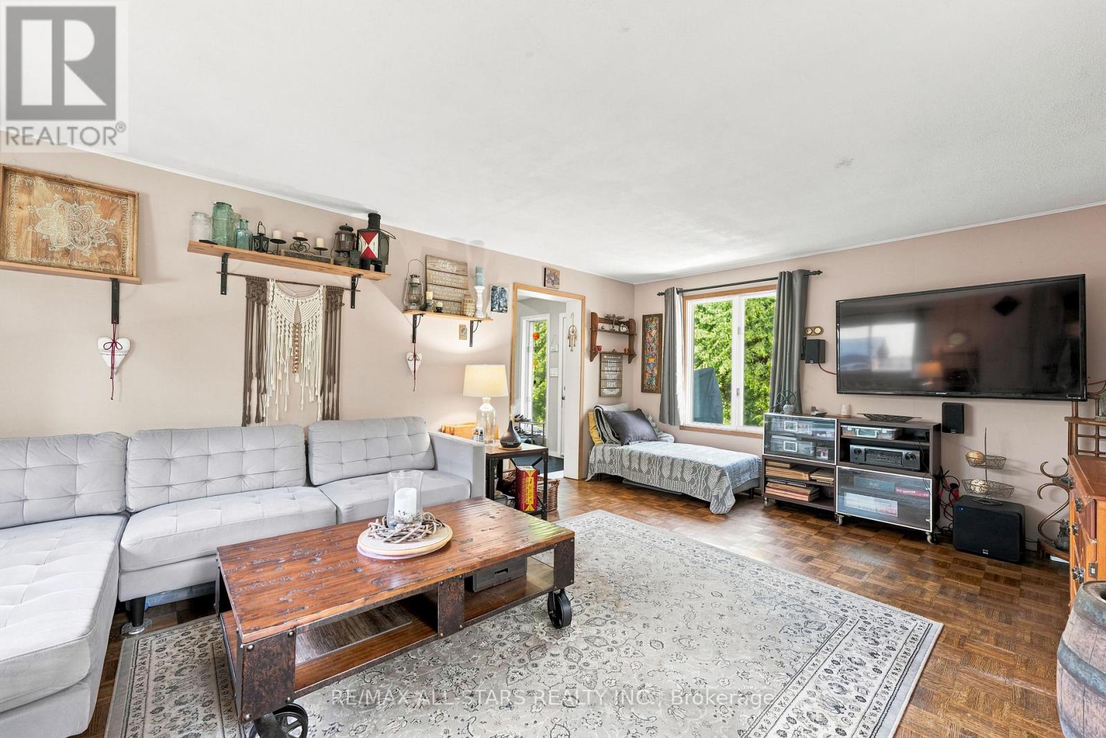 55 LINDA ROAD - 11