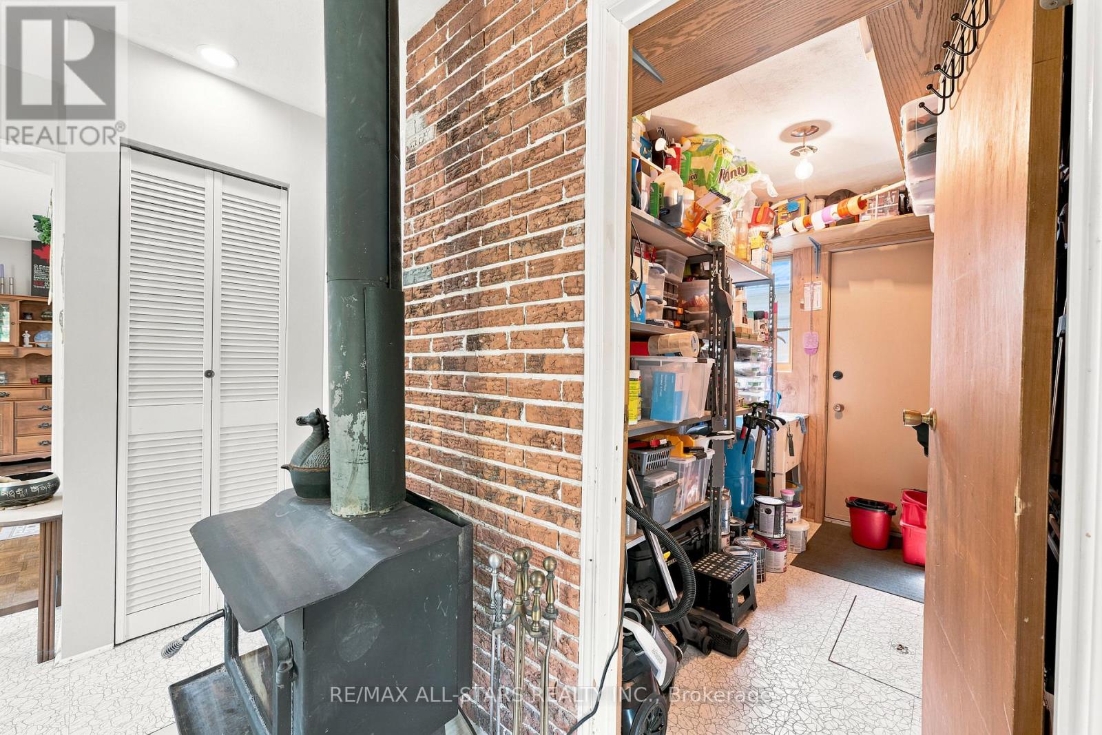 55 LINDA ROAD - 18