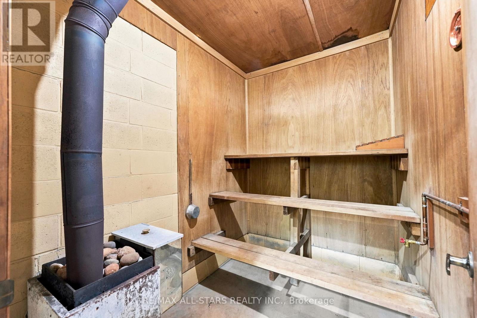 55 LINDA ROAD - 32