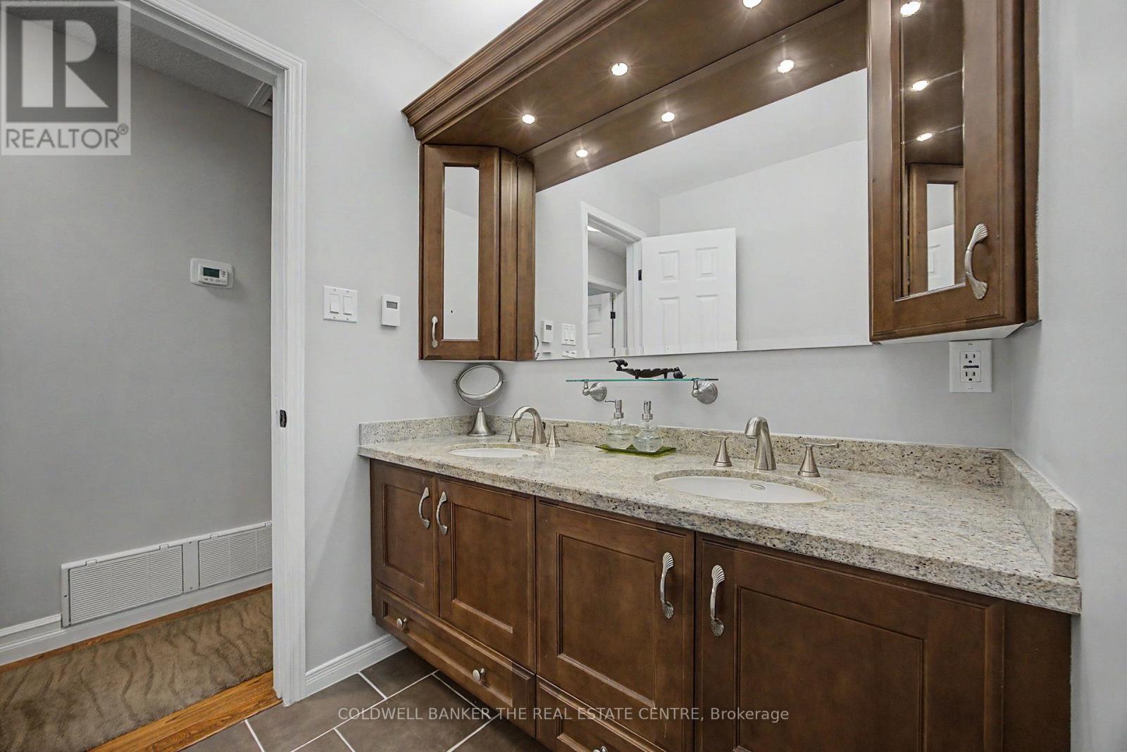 85 WRIGHT CRESCENT - 22