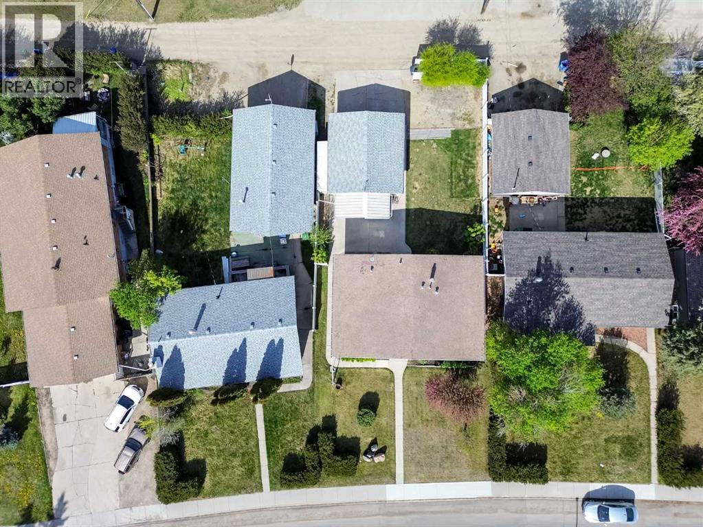 3210 43 Avenue - 40