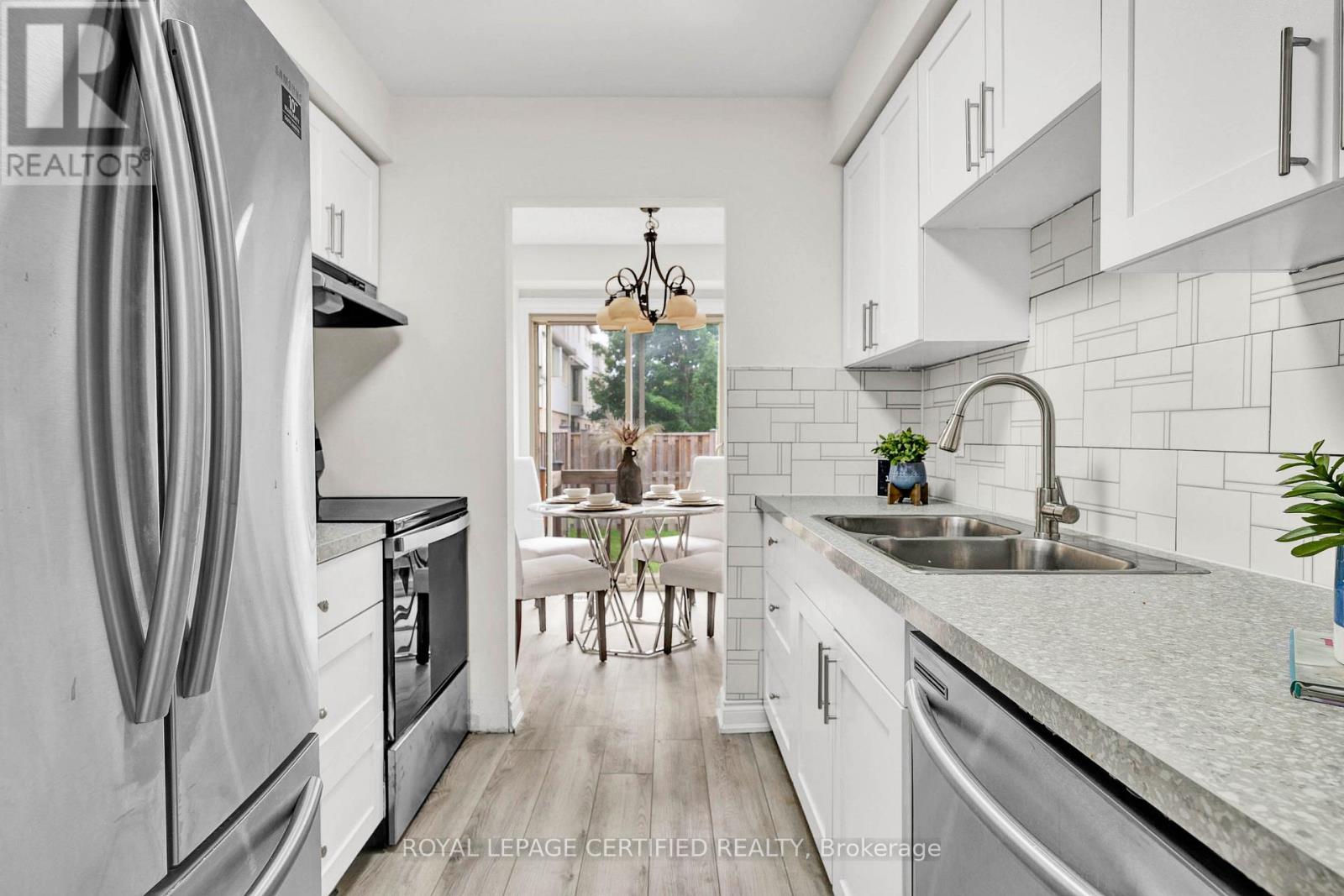 #21 302 COLLEGE AVENUE W - 11