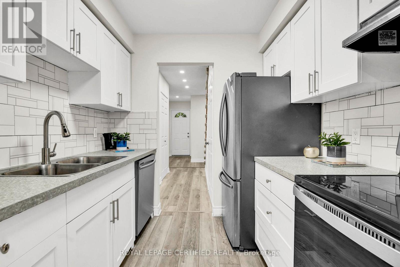 #21 302 COLLEGE AVENUE W - 12