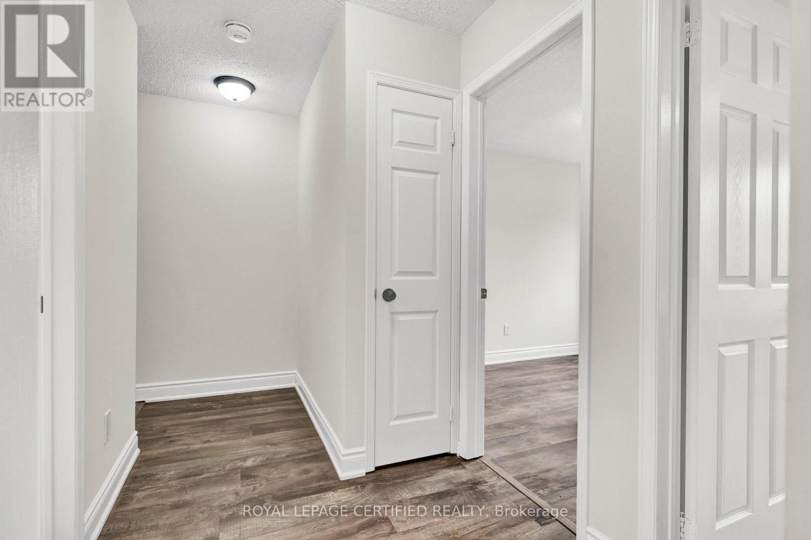 #21 302 COLLEGE AVENUE W - 17
