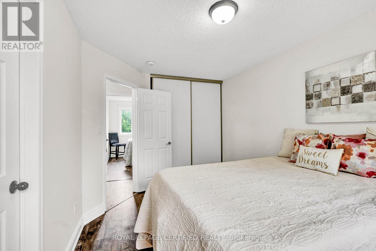 #21 302 COLLEGE AVENUE W - 19