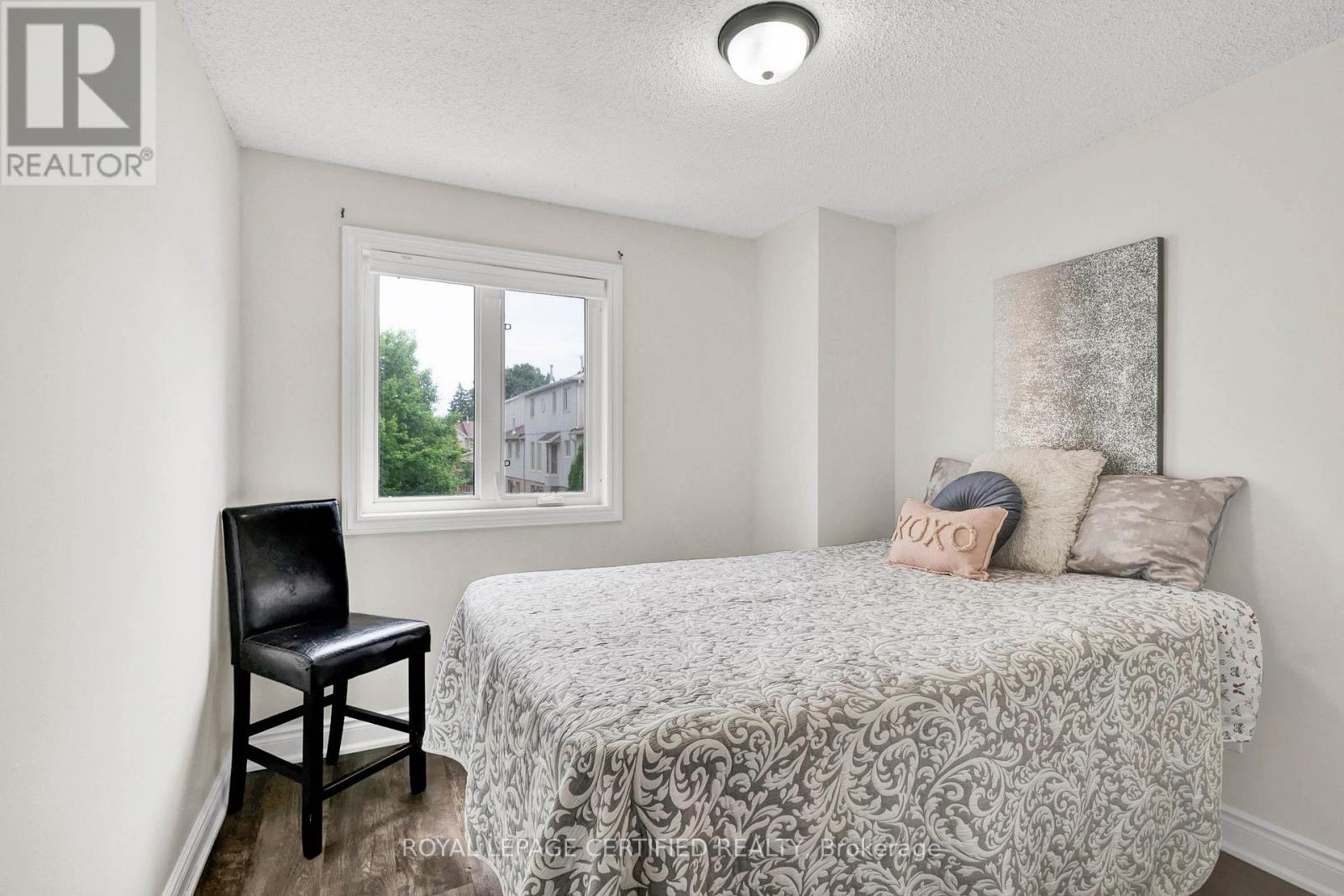 #21 302 COLLEGE AVENUE W - 20