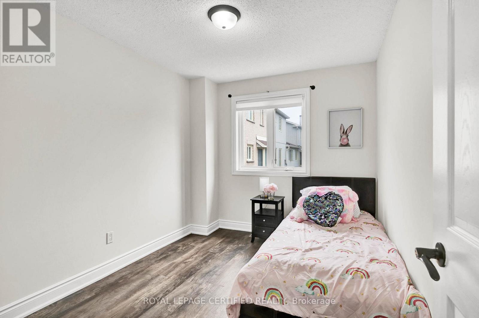 #21 302 COLLEGE AVENUE W - 22