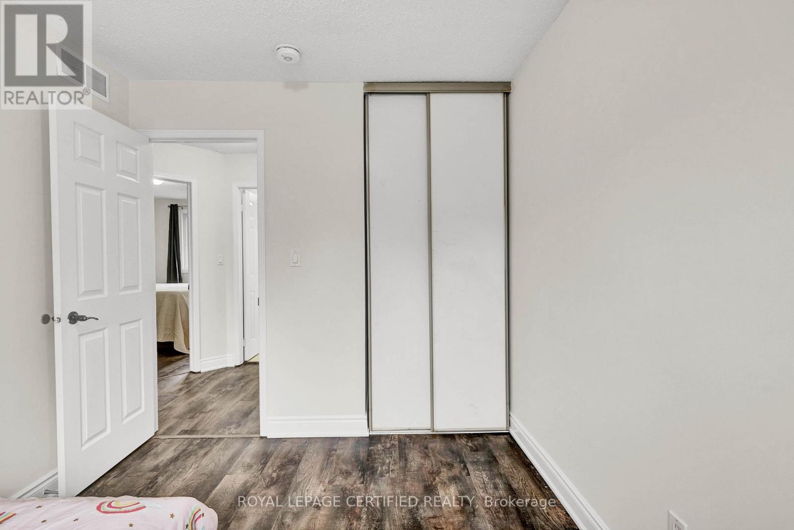 #21 302 COLLEGE AVENUE W - 23
