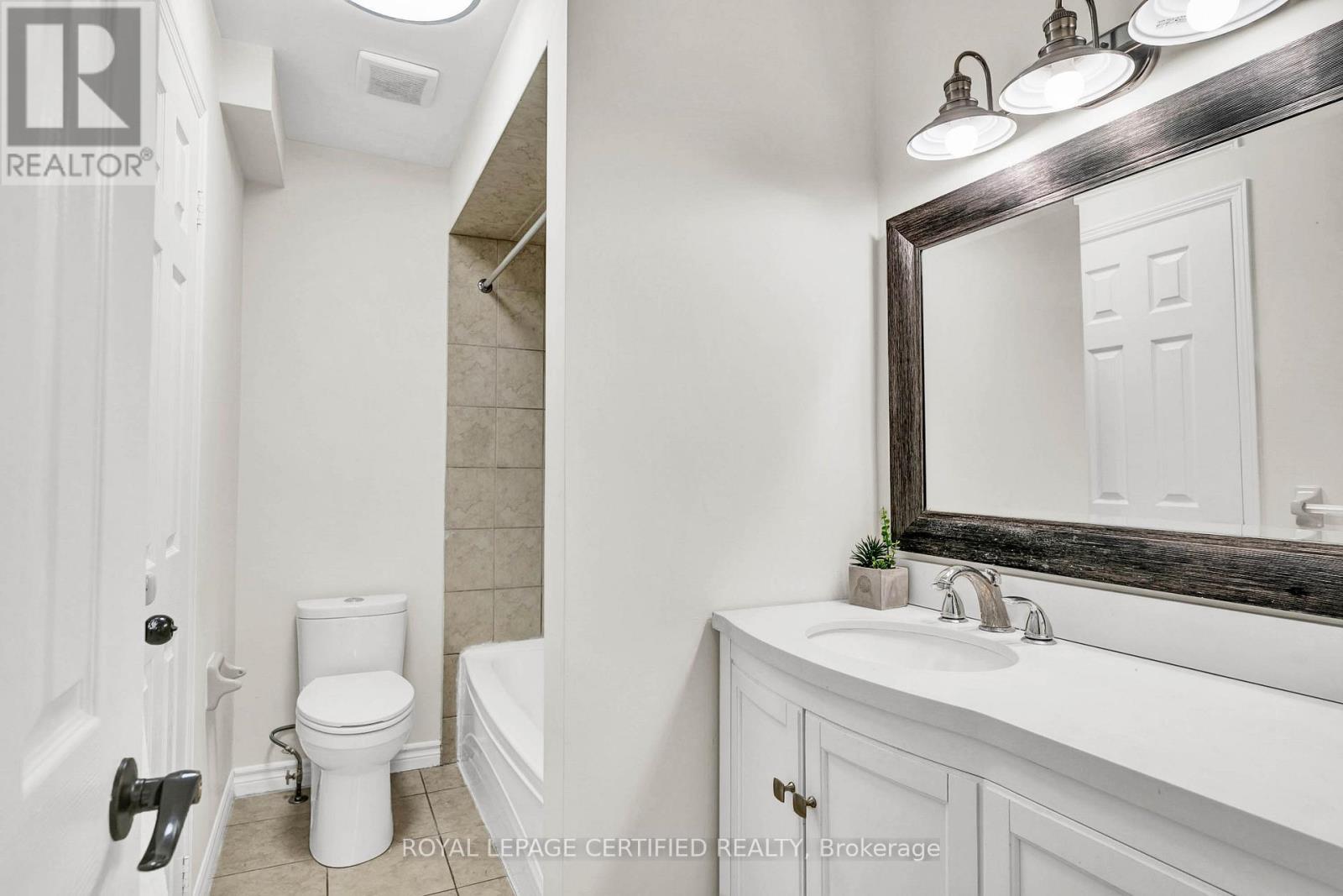 #21 302 COLLEGE AVENUE W - 24