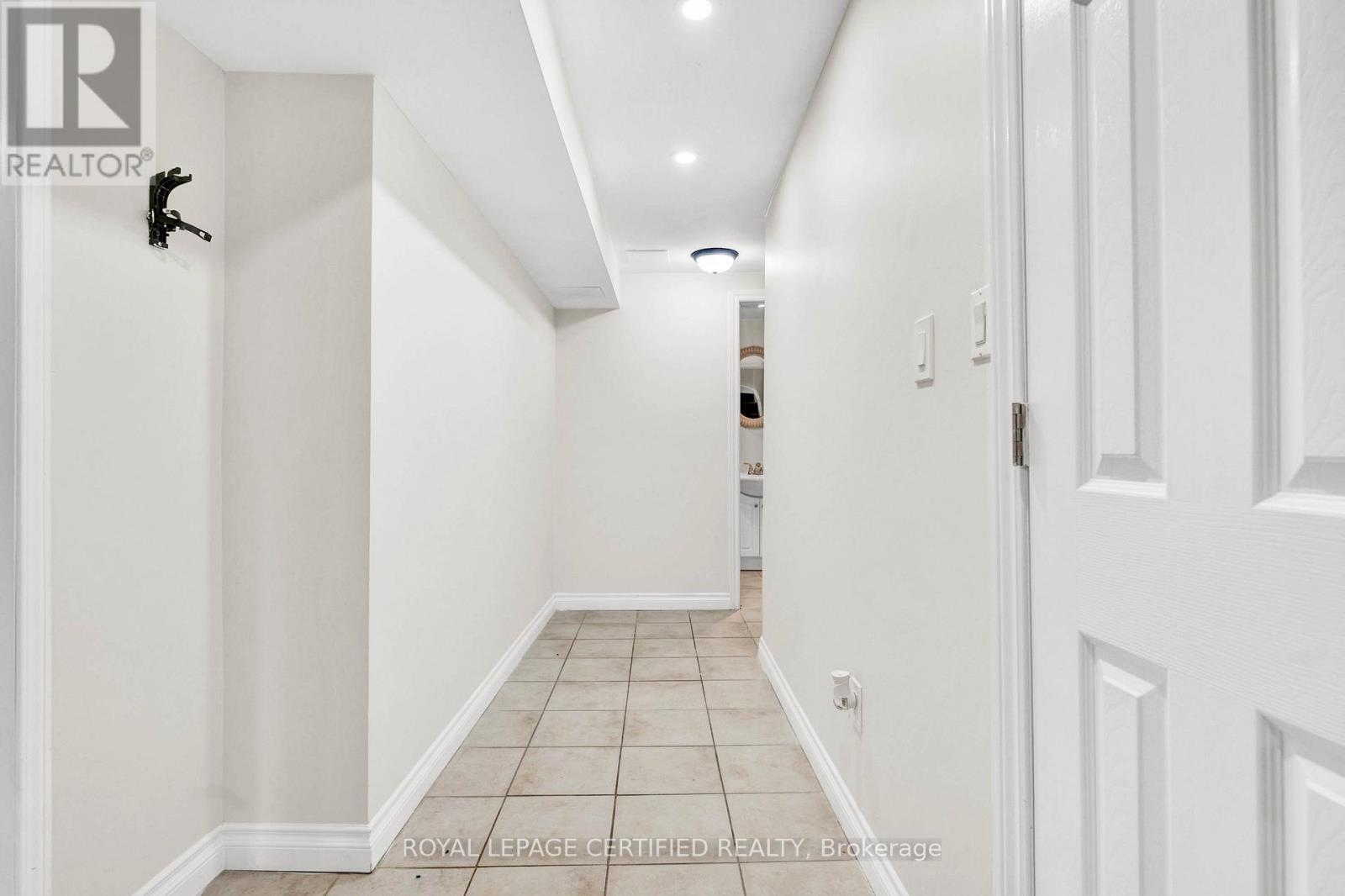 #21 302 COLLEGE AVENUE W - 26