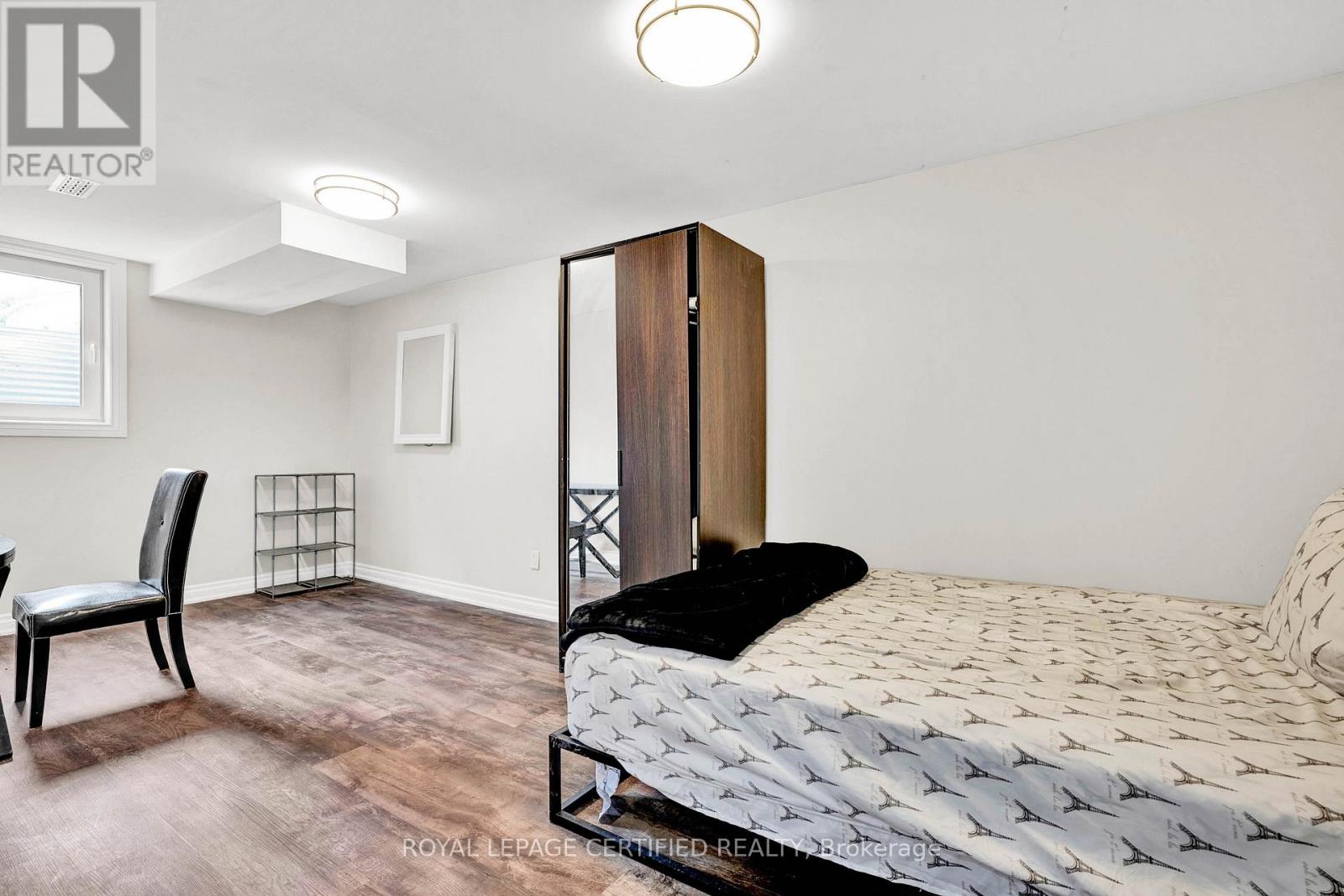 #21 302 COLLEGE AVENUE W - 27