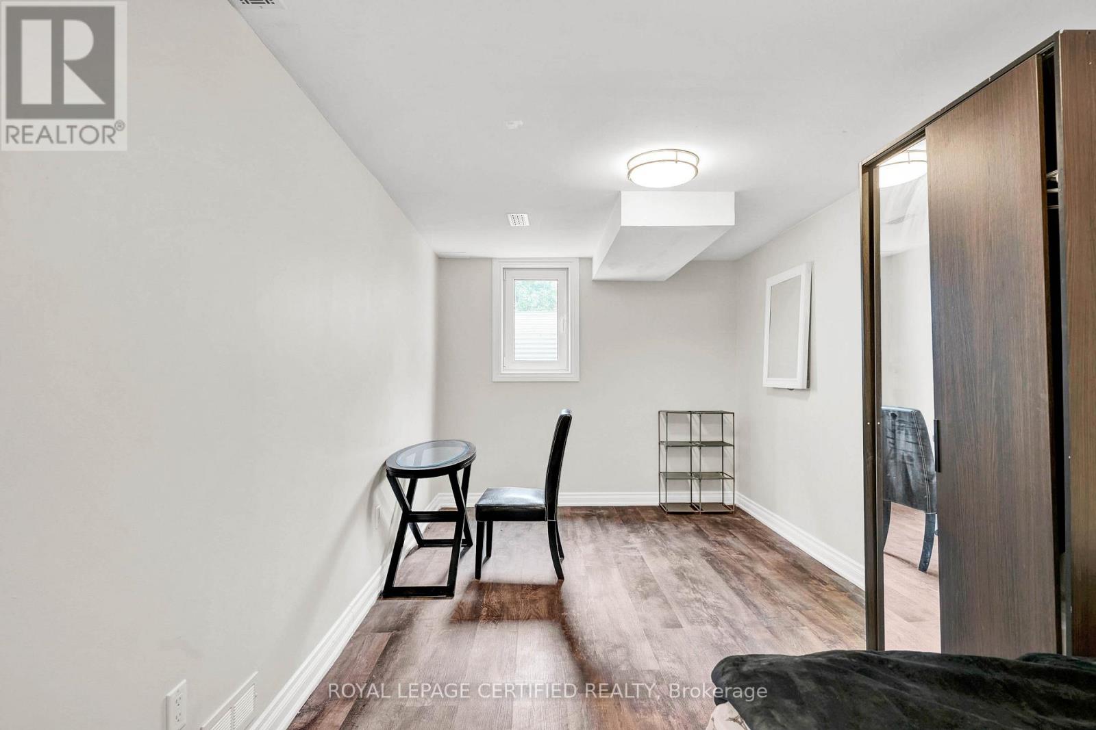 #21 302 COLLEGE AVENUE W - 28