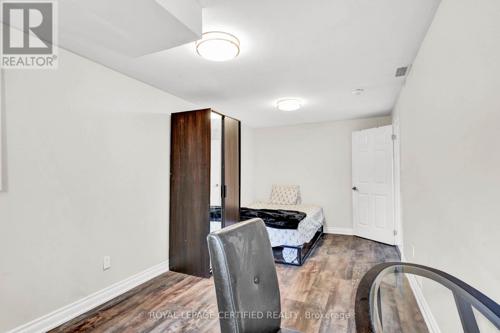#21 302 COLLEGE AVENUE W - 29