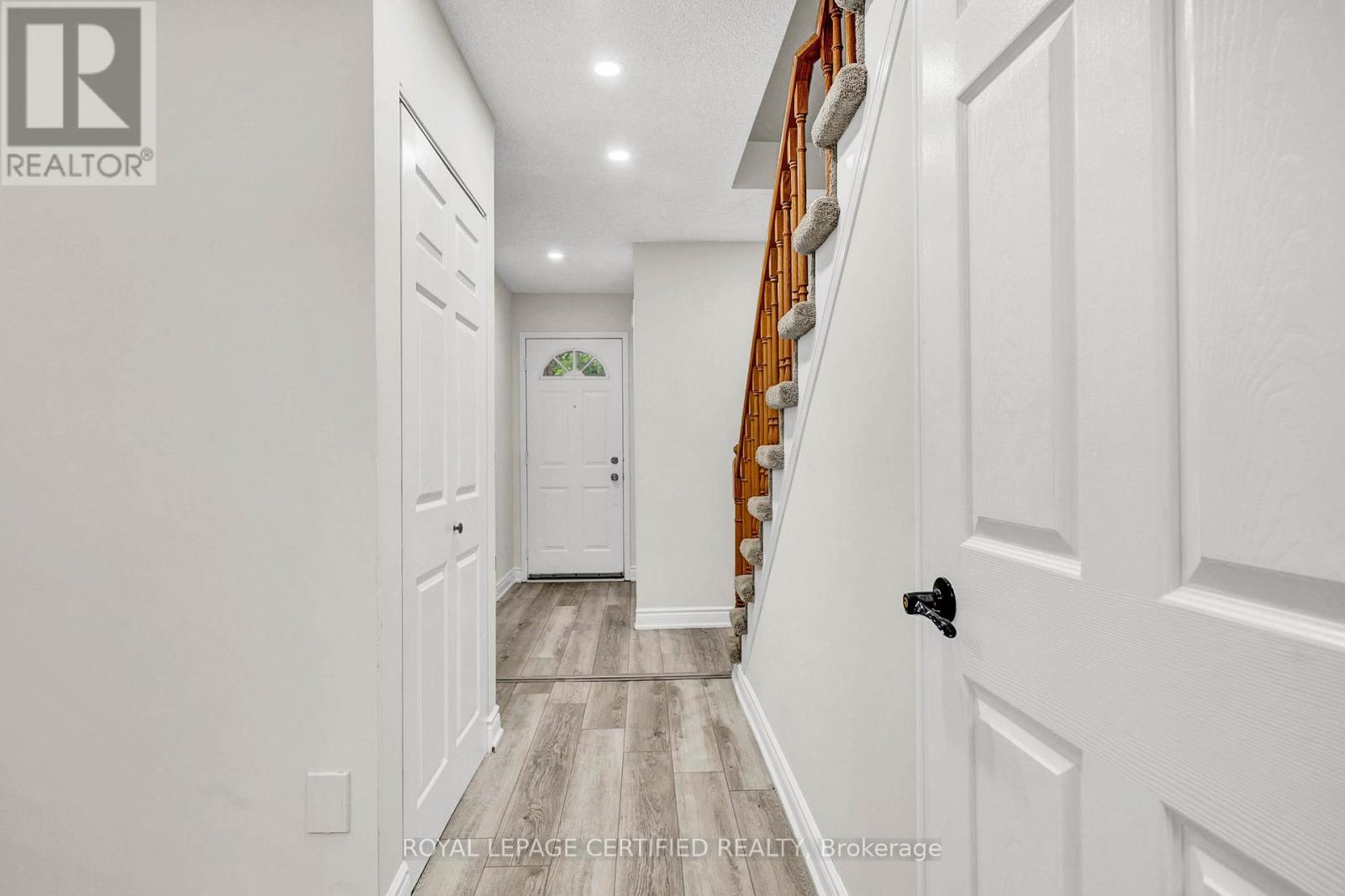 #21 302 COLLEGE AVENUE W - 5
